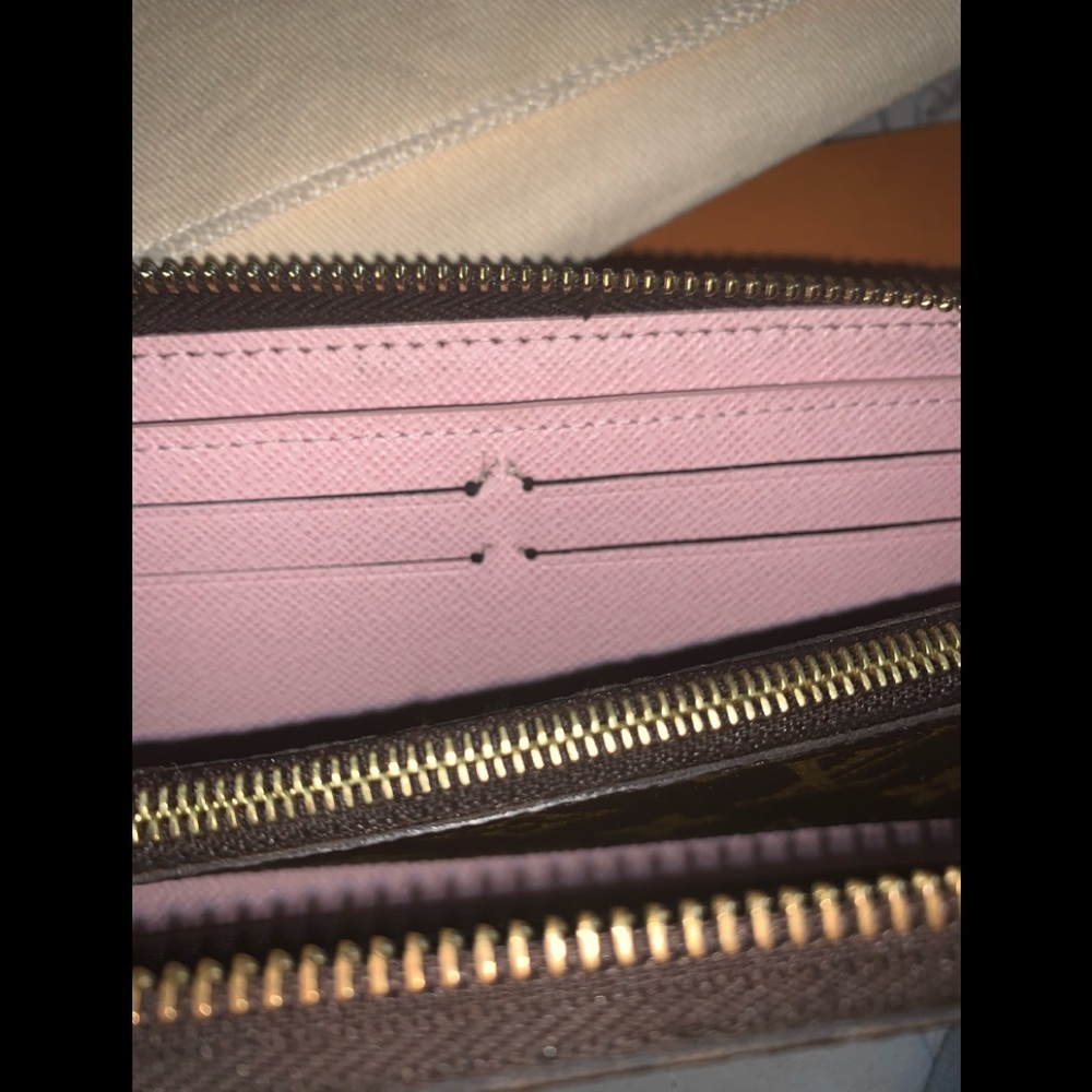 🩰Louis Vuitton Clemence Wallet 🩰 - Picture 4 of 10